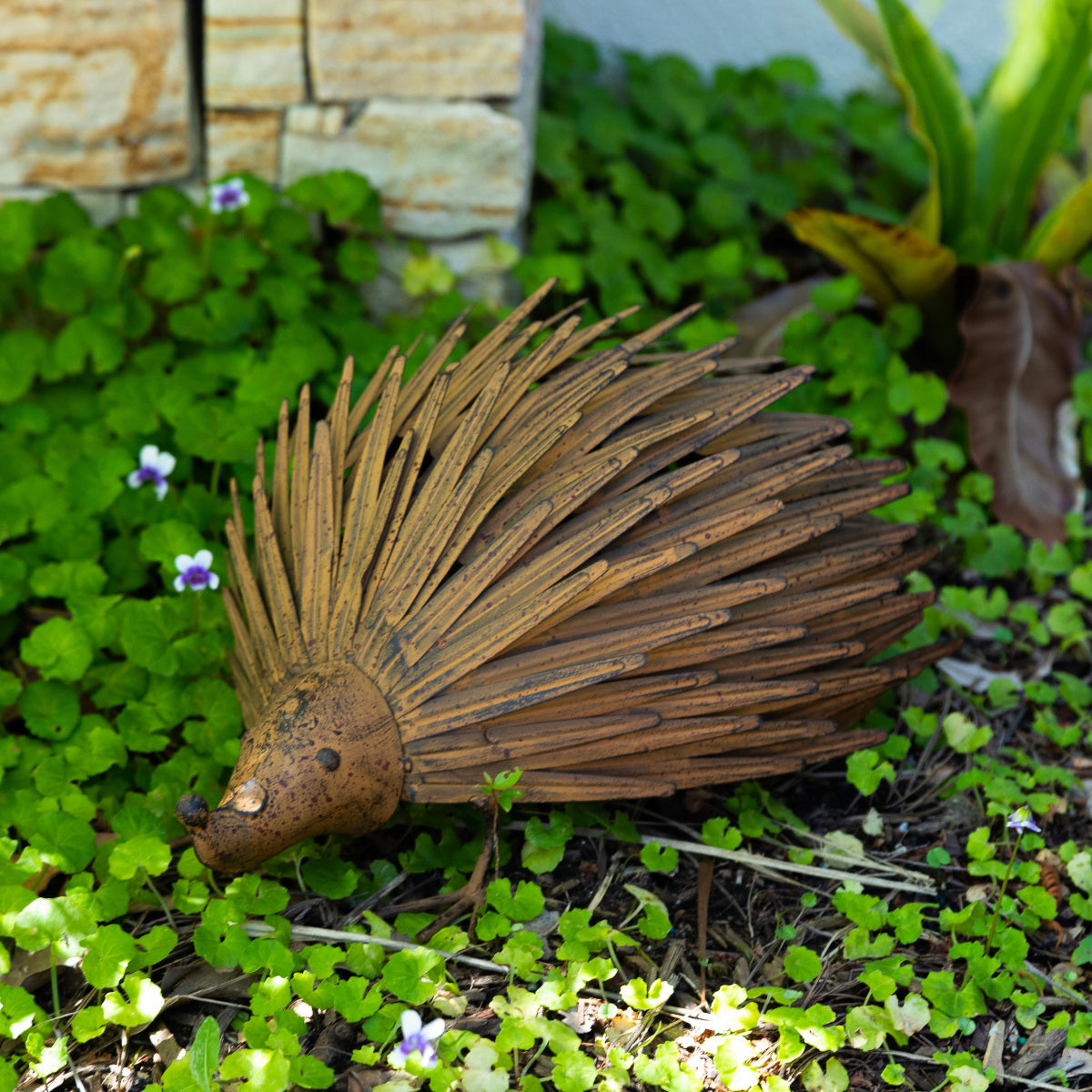 five_cinnamon_Artisan Rusty Echidna Metal Garden Decor1