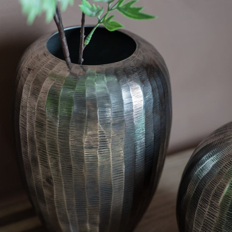 Antique Vase with Old-World Allure (Available in 2 Styles)