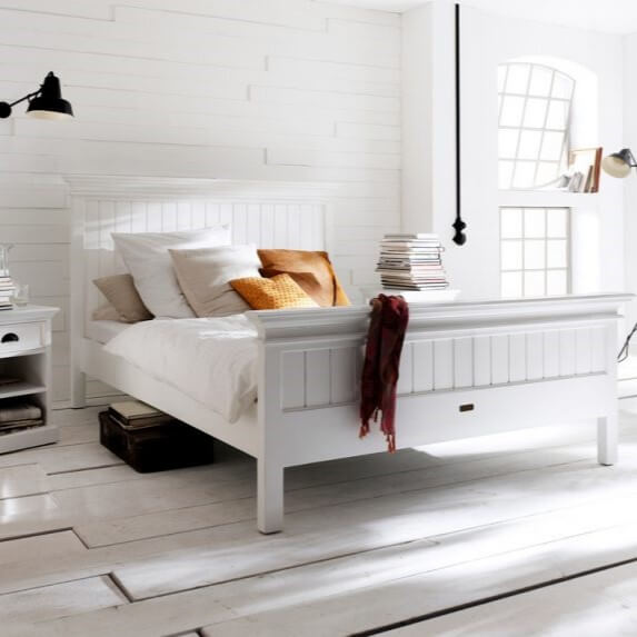 Contemporary Flair Queen Size Bed