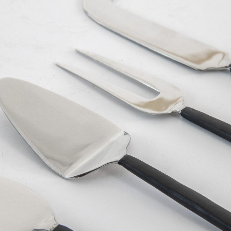 Set of 4 Knives Cheeseboard Champions