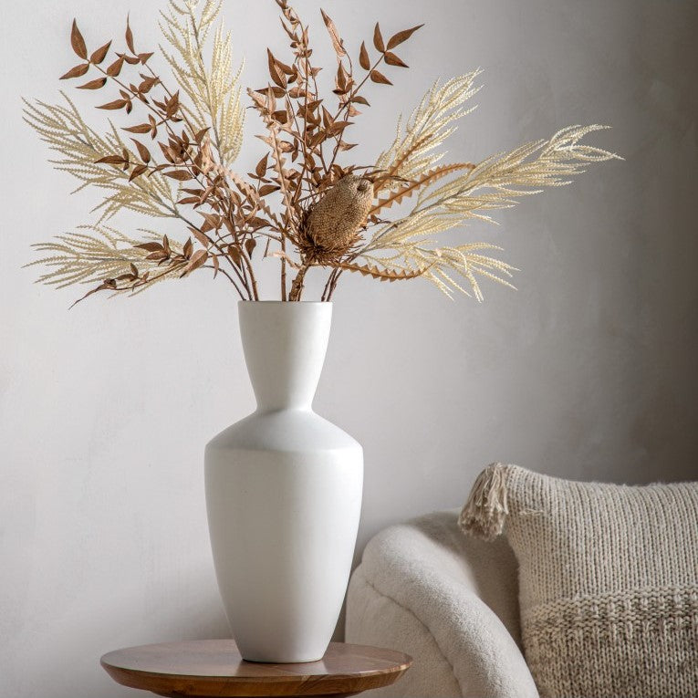 Contemporary Elegance in the Urn-Shaped Vase