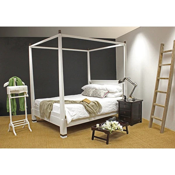 Contemporary Pencil Four Poster Queen Size Bed - White