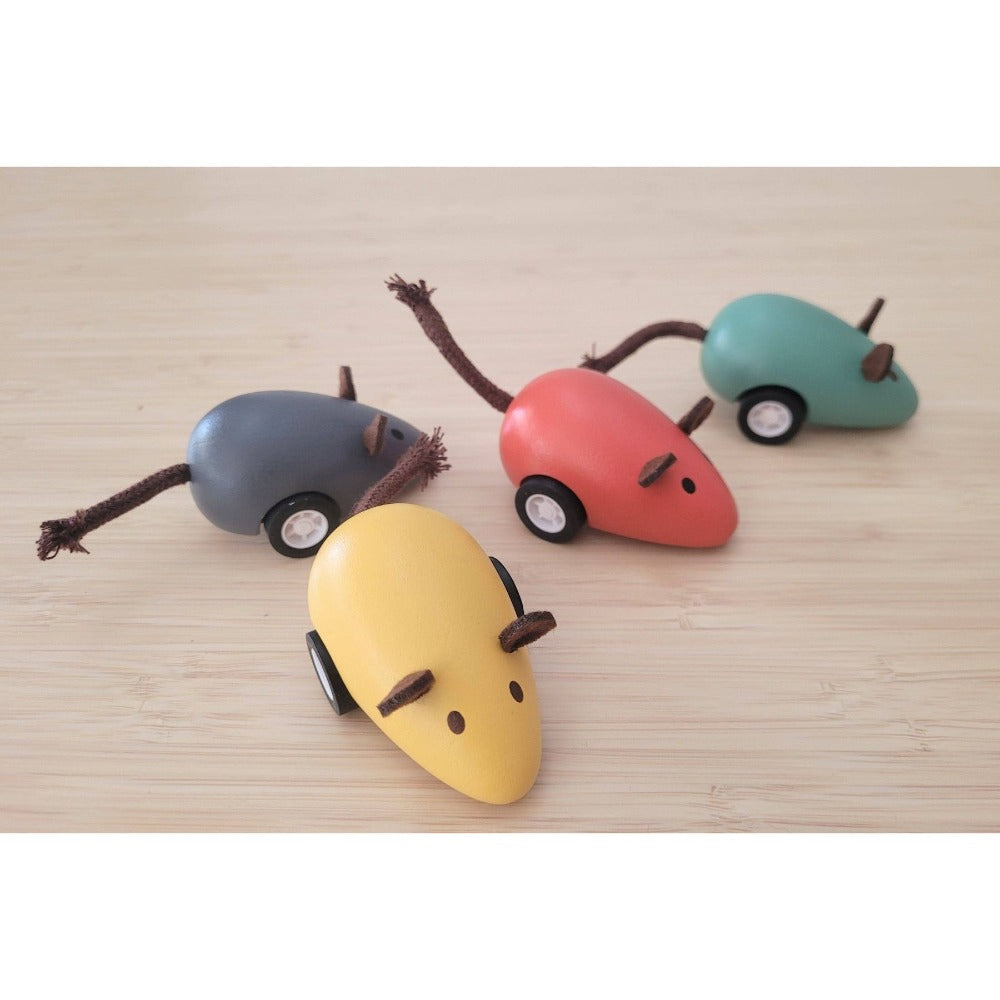 Cute Wooden Pull Back Mouse (Sent At Random)