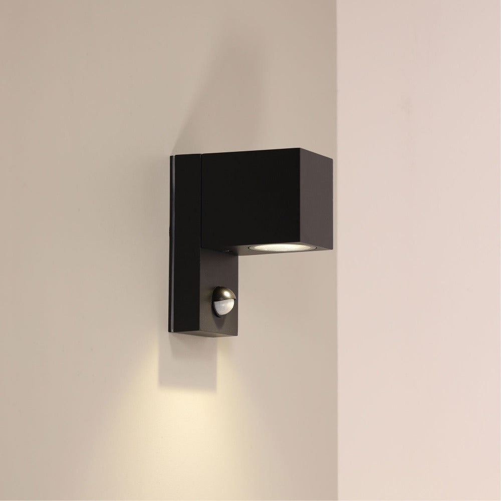 Elegant Outdoor Wall Light (Available in 2 Colors)