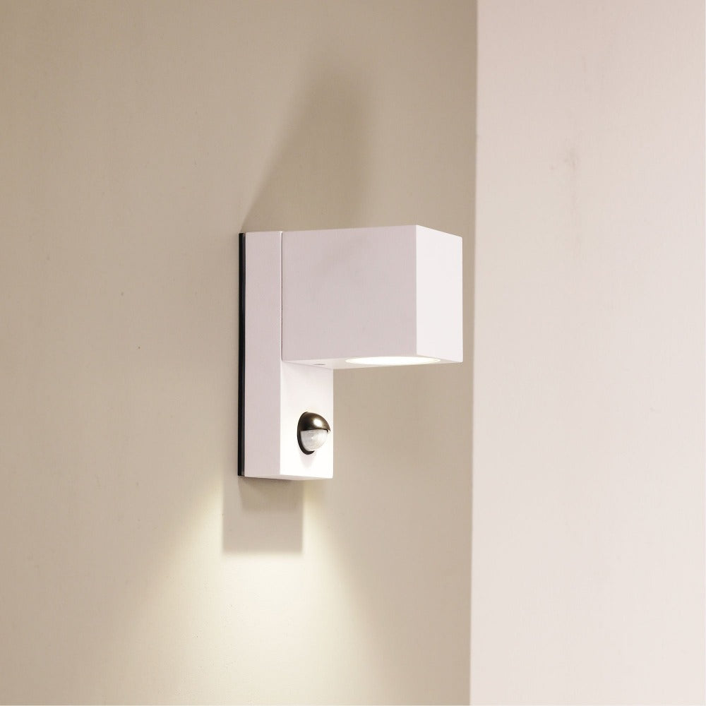 Elegant Outdoor Wall Light (Available in 2 Colors)