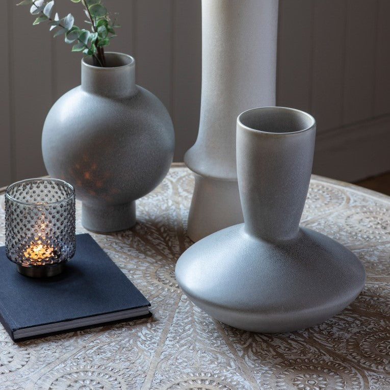 Elegant Vase in Subtle Grey for a Modern Touch