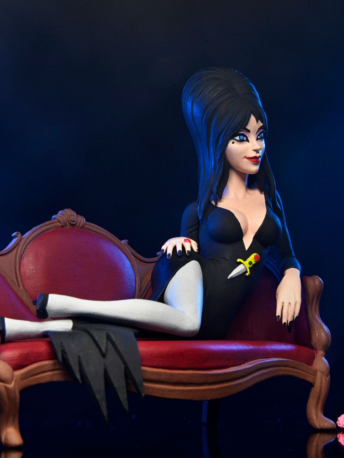 Elvira's Movie Macabre On Couch 6" Scale Action Figurine