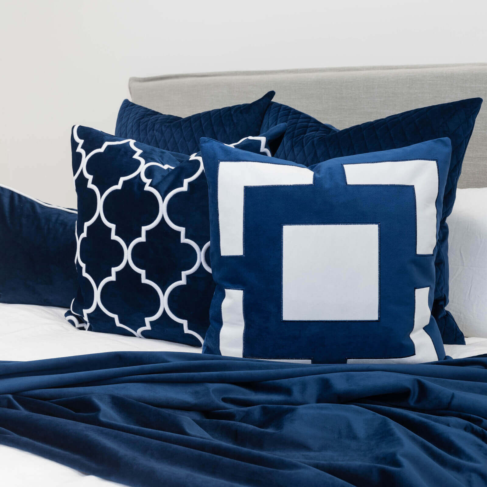 Luna Plush Velvet Cozy Throw - Navy