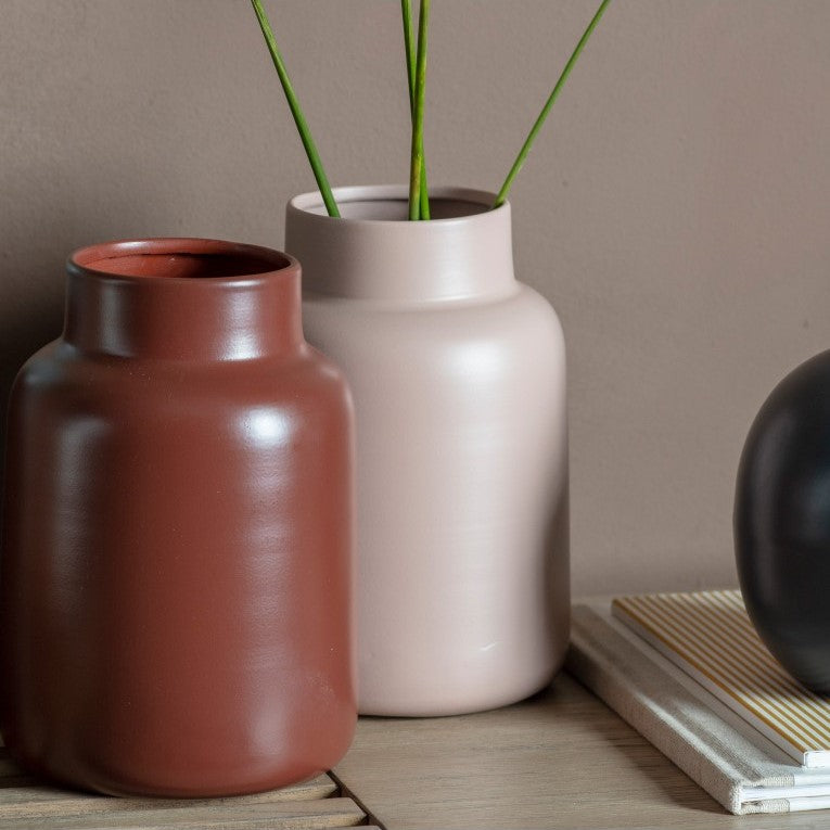 Stylish Vase Enhanced by a Sophisticated Hue (Available in 2 Colors)