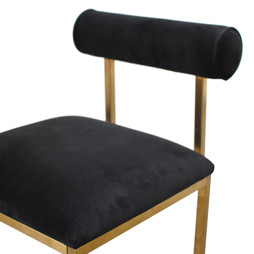 Velvet Elegance Luxurious Lounge Chair - Black