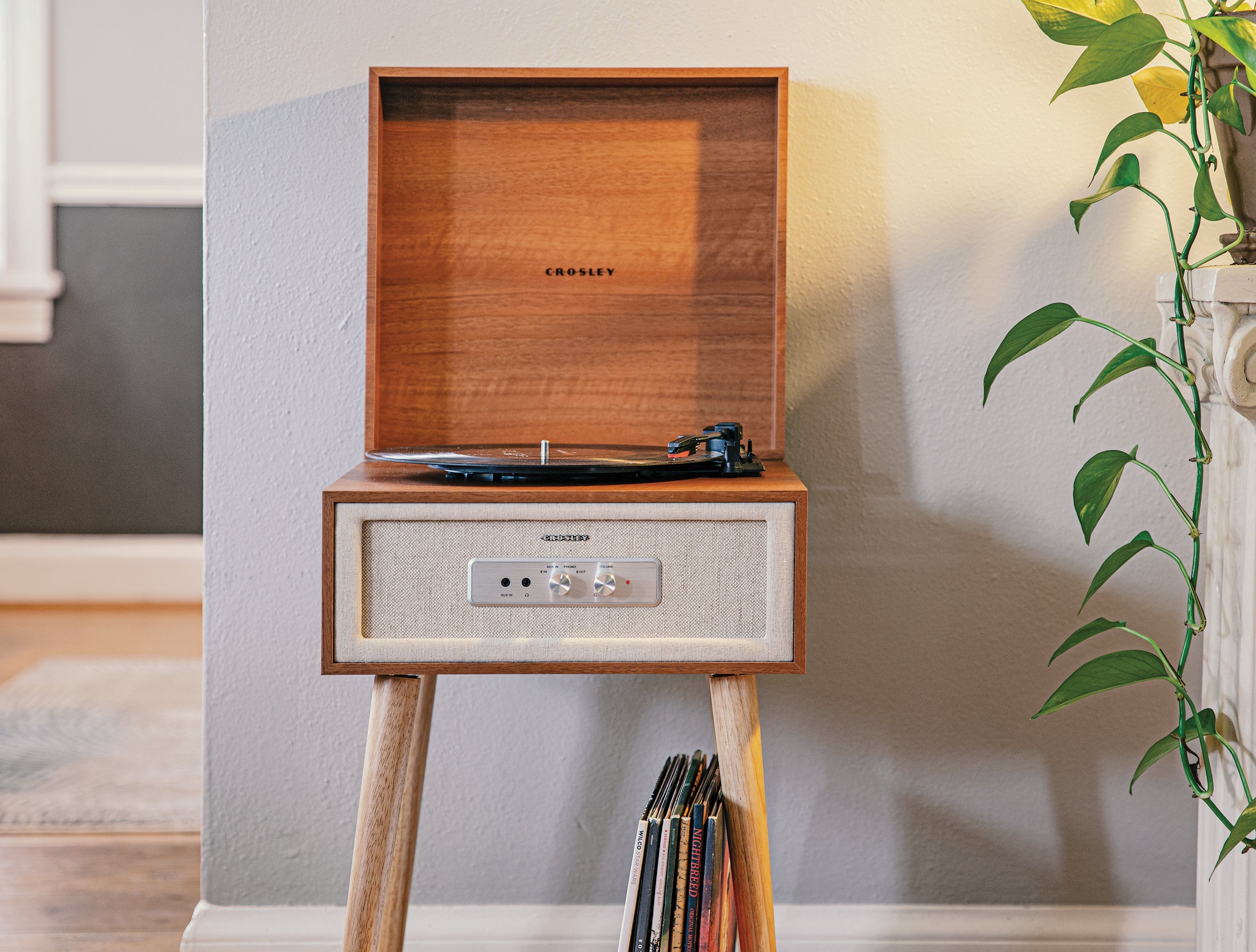 Crosley Rohe Turntable With Stand